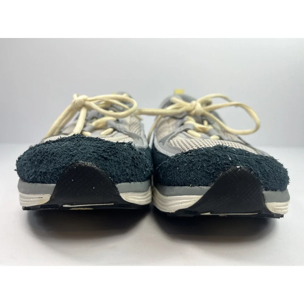 Nike Air Max Bliss Light Iron Ore Armory Woman's Size 9 Shoe DZ6754-001 Sneakers